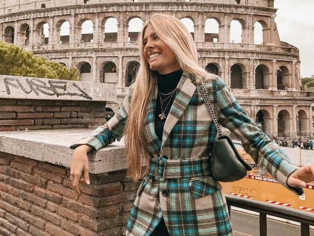 Las 'influencers' lo tienen claro: los abrigos de cuadros se llevan