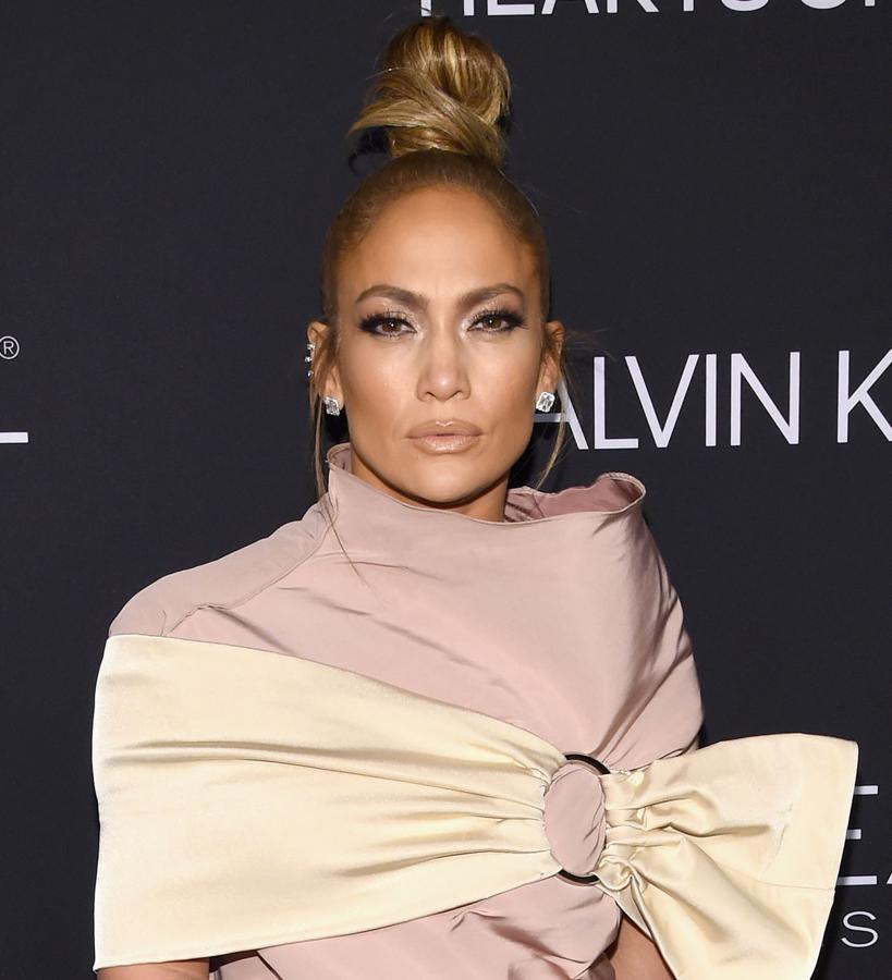 Jennifer Lopez: top knot