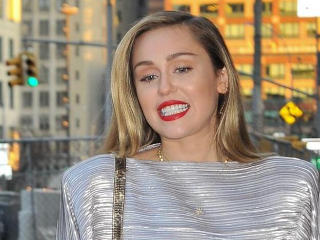 Miley Cyrus confiesa que le hacía bullying a esta modelo