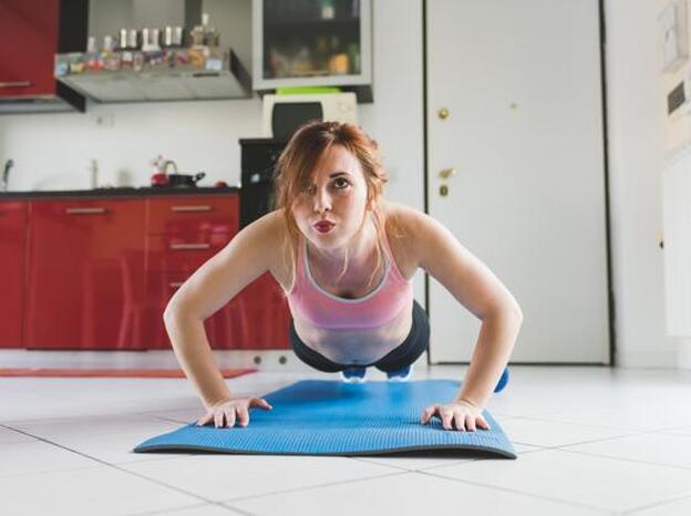 Seis ejercicios para mantener la figura en Navidad