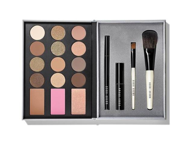 Ready, Set, Party Deluxe Eye & Cheek Palette de Bobb Brown (120 €).