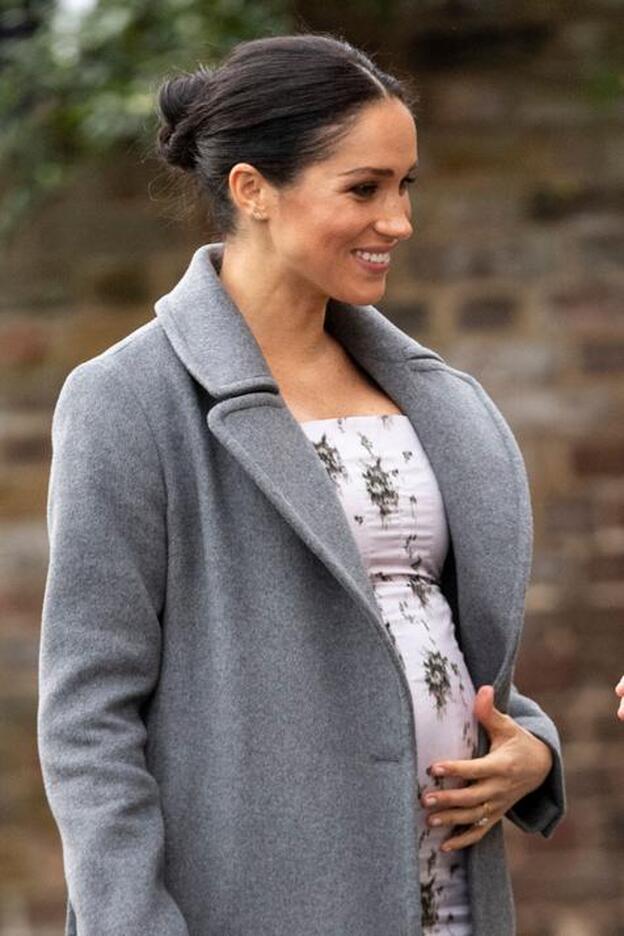 Meghan Markle luce embarazo con su vestido más romántico