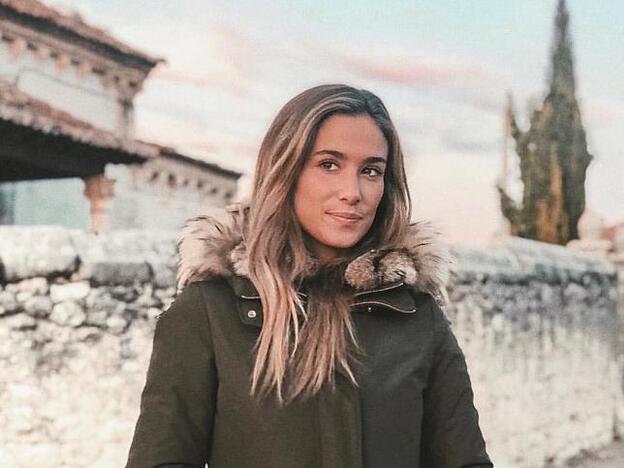 María Pombo tiene la chaqueta con borreguillo que necesitamos en nuestro 'closet'