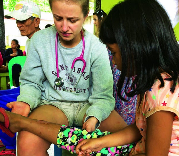 Andrea de Palacio y sus amigas convirtieron sus vacaciones en una misión de voluntariado en Filipinas.