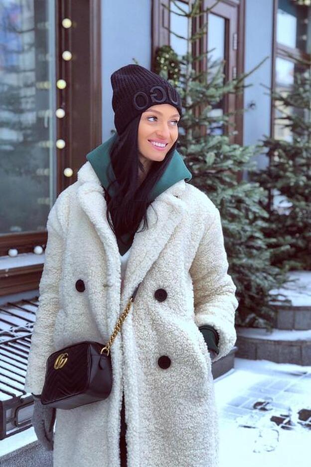 Bershka tiene el abrigo que vas a querer llevar en Nochevieja