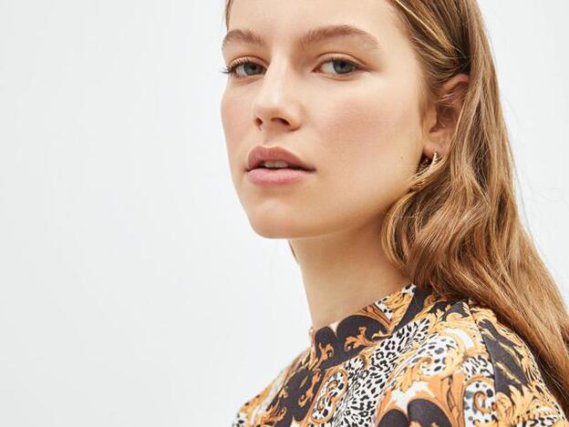 Bershka vende la sudadera que va a ir directa a tu 'wishlist' estas Navidades