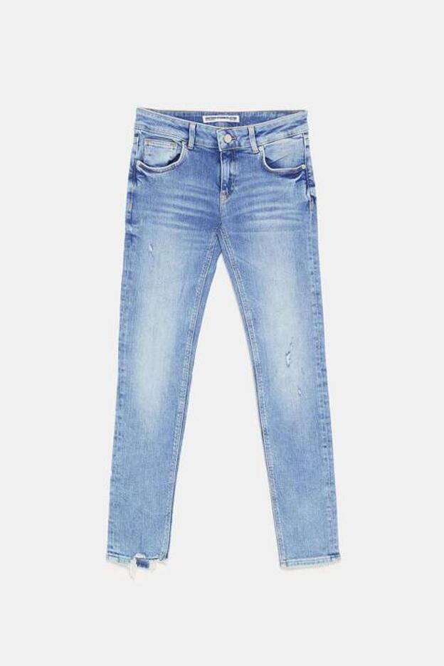 Jeans Super Low Rise, de Zara, 29,95 euros)