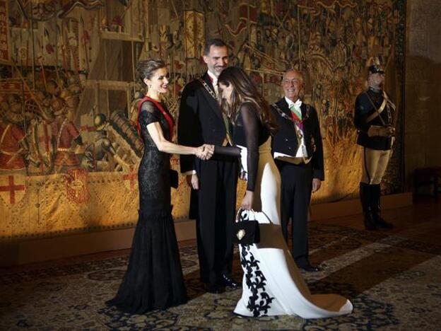 El vestido que une a Sara Carbonero y a la Reina Letizia