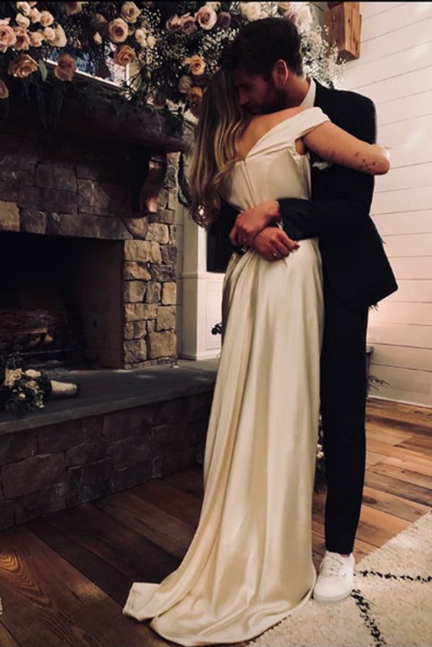 ¡Por fin tenemos fotos del vestido de novia de Miley Cyrus!