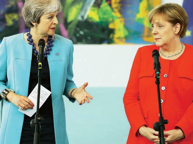 En julio (2018) estuvo en Berlín conversando con una escéptica Angela Merkel sobre el Brexit.