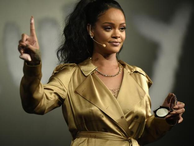 Rihanna tiene el corrector que hará maravillas con tus ojeras