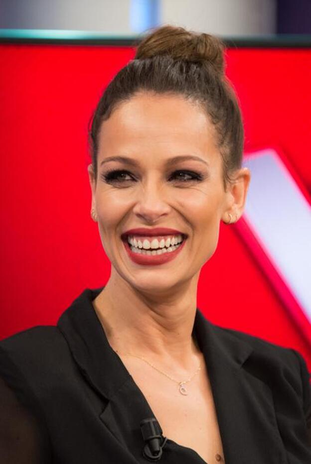 Copiamos el traje de Eva González en las rebajas de Mango