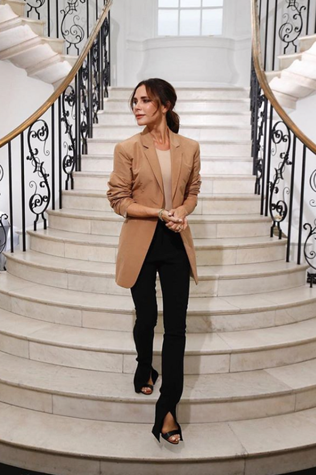 Mango clona exactamente este look de Victoria Beckham