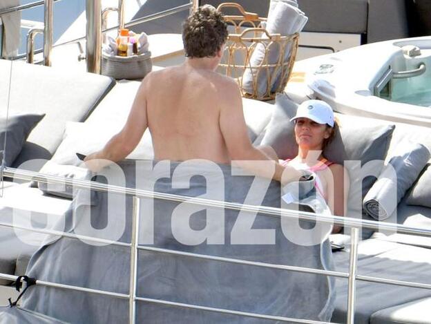 ¿Qué le enseña Elías Sacal a Mar Flores?