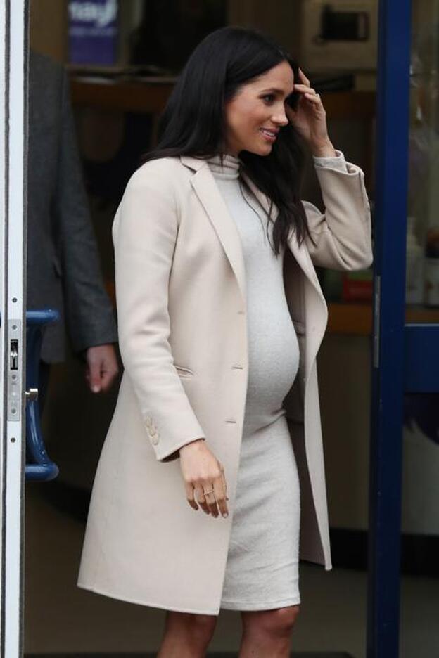 Meghan Markle copia el truco de estilo de Letizia con un vestido 'low cost' de H&M