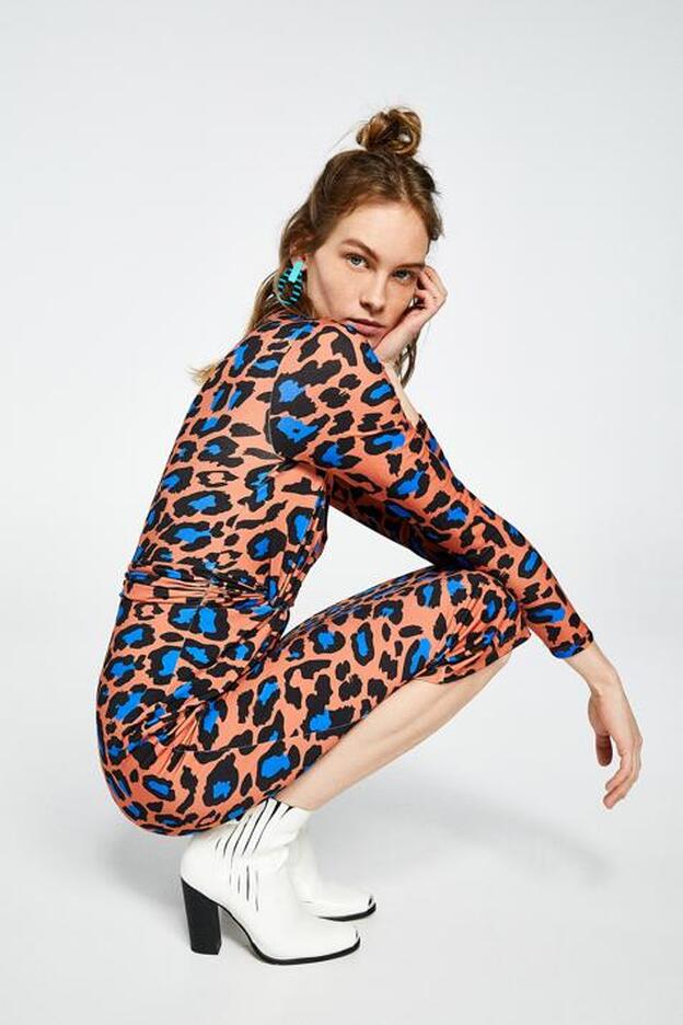 Vestido "animal print" de Sfera, 29,99 euros.