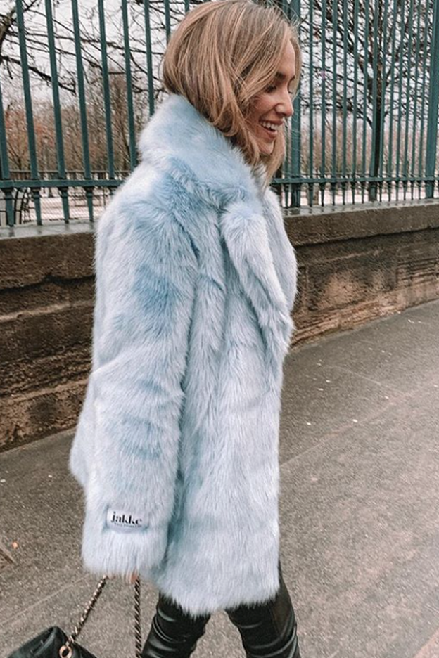 Tres opciones rebajadas para clonar el abrigo agotado de María Pombo