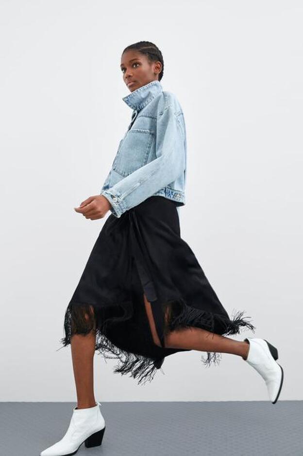 Los flecos serán tendencia en primavera y estas dos faldas son el mejor ejemplo