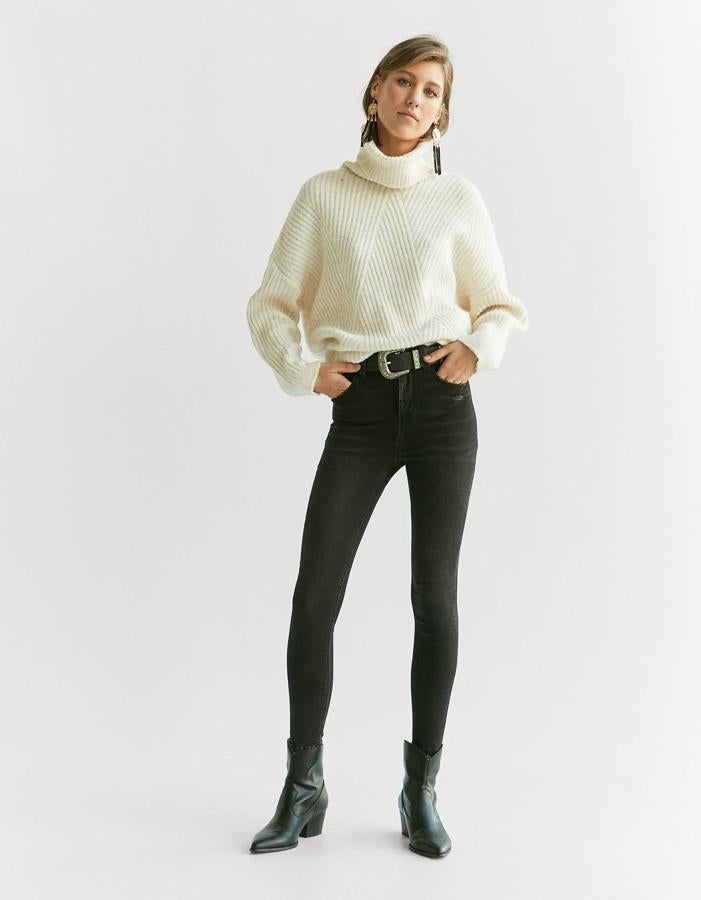 5 vaqueros (muy baratos) de Stradivarius que prometen hacerte 'tipazo'