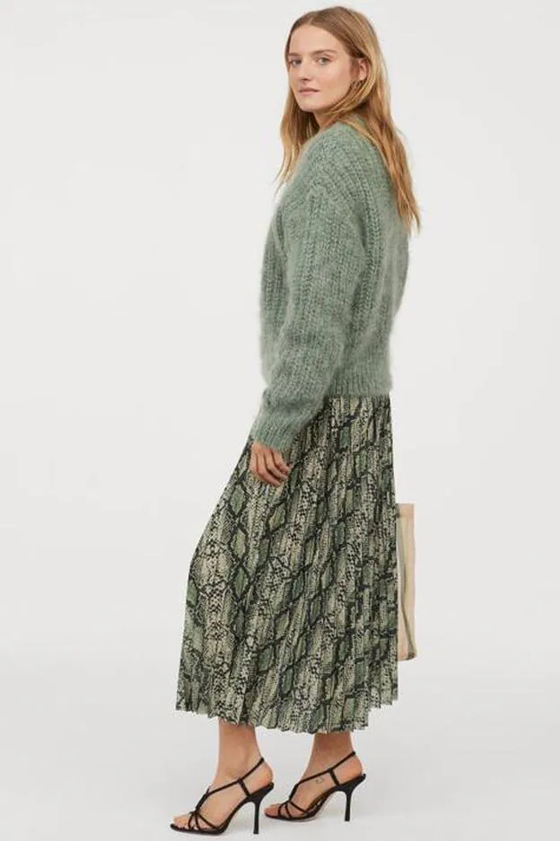 La falda plisada H&M planea en unas horas | Mujer Hoy