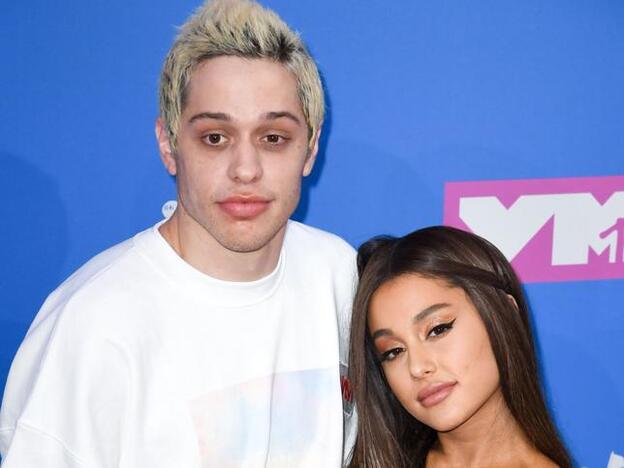 Pete Davidson olvida a Ariana Grande con esta chica./gtres.