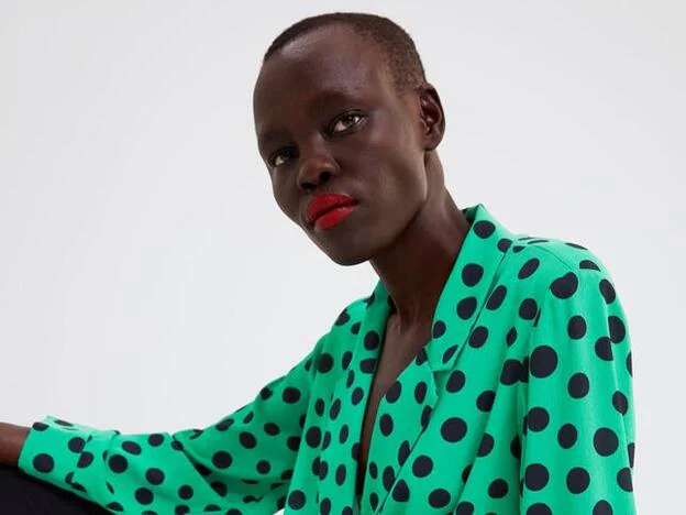 Hay una nueva blusa de lunares en Zara que ya promete revolucionar a 'instagramers' Mujer Hoy