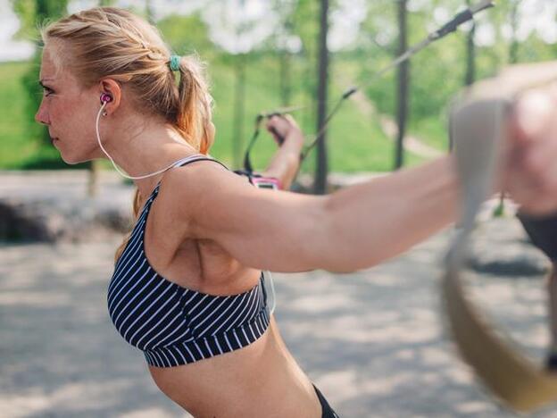 5 ejercicios de TRX para sacarle el máximo partido (y que se note)