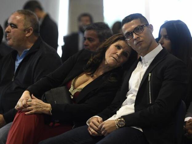 Cristinao Ronaldo y su madre, Dolores Aveiro./GTRES