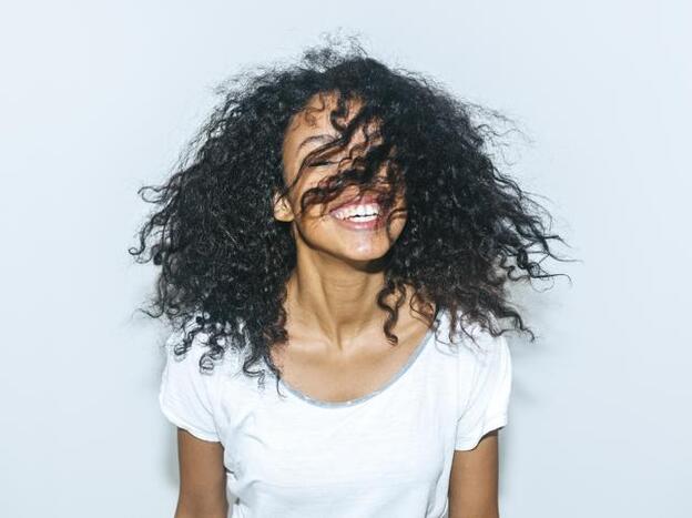 El truco viral para conseguir rizos naturales que te dejará sin palabras