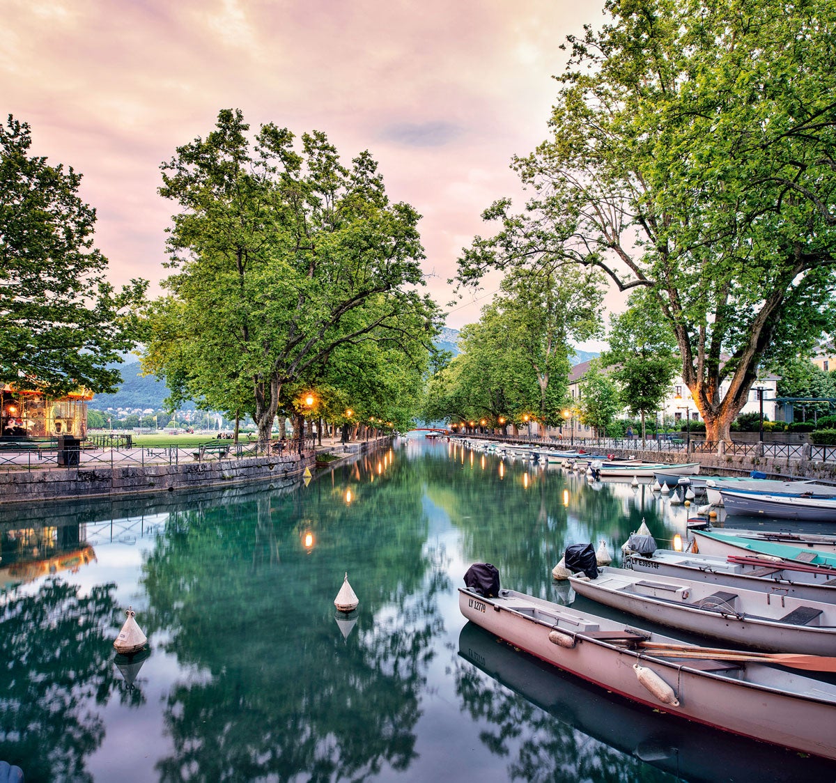 Annecy, pasear por la Venecia francesa