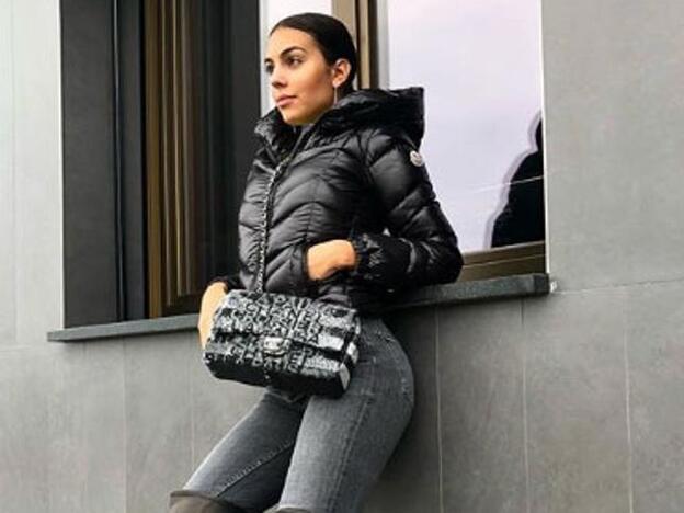 La polémica foto de Georgina Rodríguez: posa con un pijama de 2.700 euros
