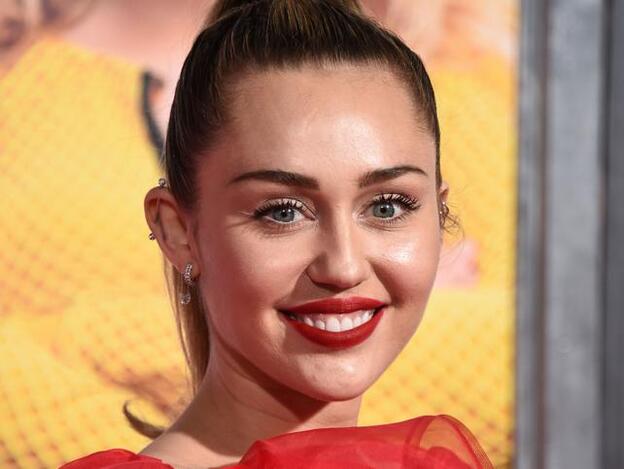 Miley Cyrus calienta las redes sociales con una foto semidesnuda
