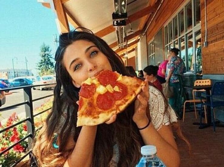Siete consejos para comer pizza y no ganar kilos extra