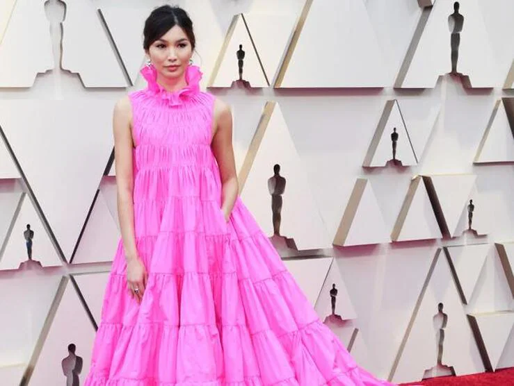 El color rosa predomina en la alfombra roja de los Oscar 2019
