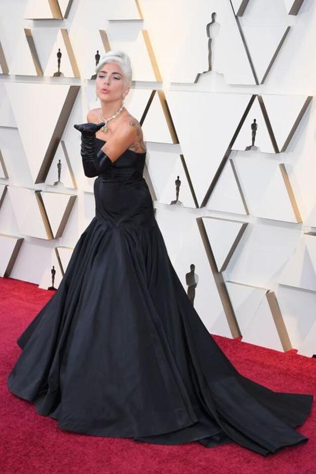El vestido de Lady Gaga en los Oscar 2019 y la historia de su diamante