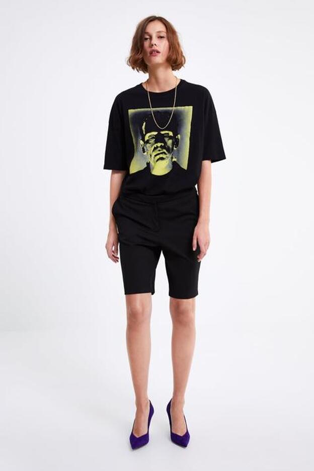 Zara tiene ya la camiseta que podría estar en la última colección de Prada