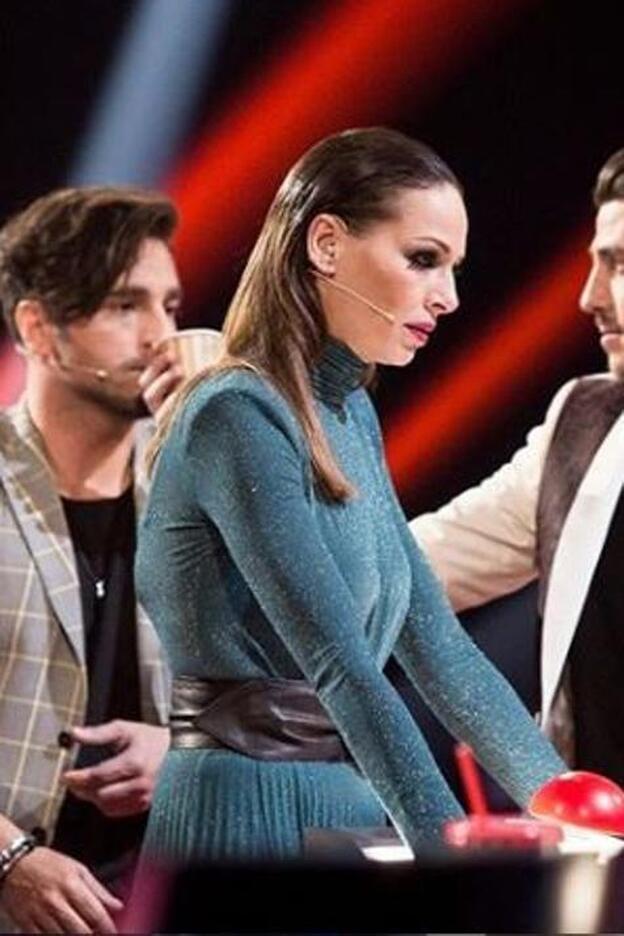 El vestido más brillante de Eva González que nos inspira un look de invitada