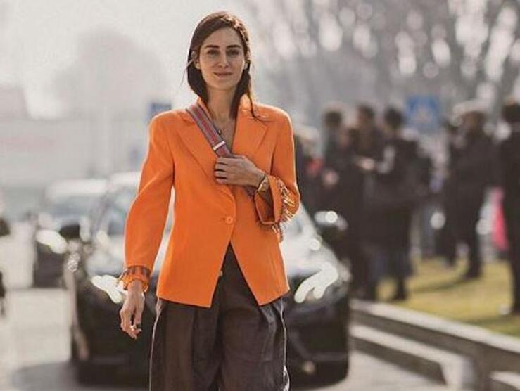 Gala González demuestra que el naranja es el color de moda