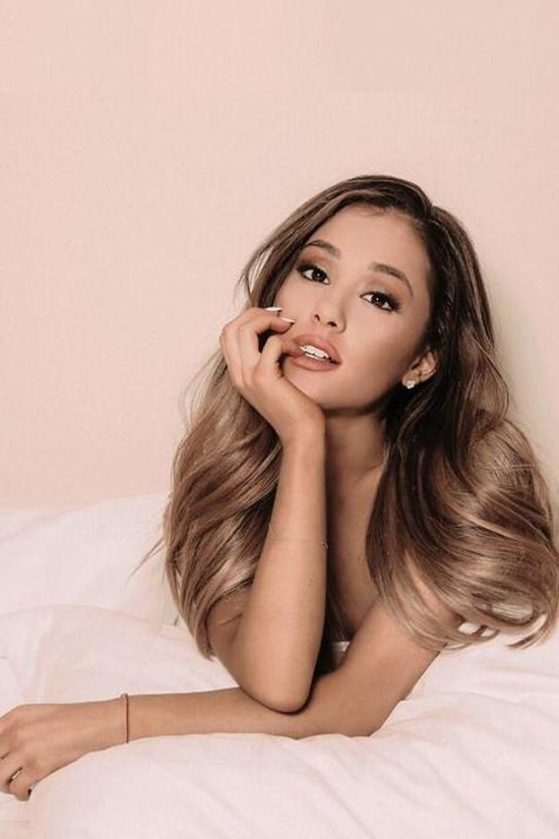 Ariana Grande lleva la coleta XXL más enorme que hemos visto en Instagram