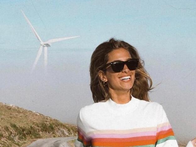 María Pombo lleva el jersey multicolor que queremos para nuestros 'looks' de entretiempo