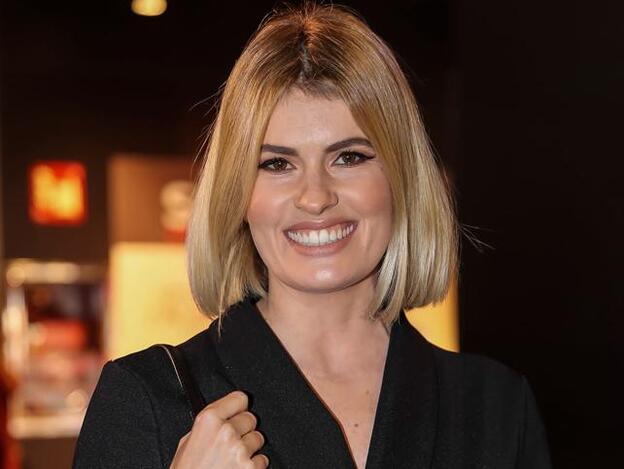 Adriana Abenia calienta las redes con esta sensual foto en bañador