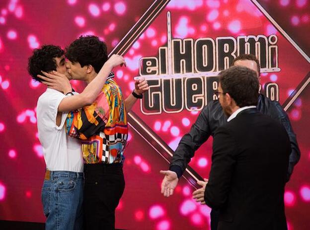 Los Javis se casan en directo en 'El Hormiguero'