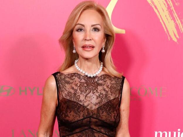 Carmen Lomana explica por qué aparece en el cartel de Podemos