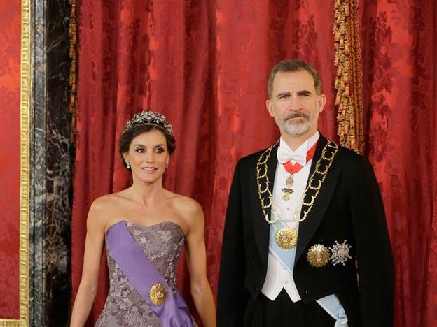 Don Felipe y doña Letizia en la cena del gala en honor al presidente de Perú, Martín Vizcarra./Gtres