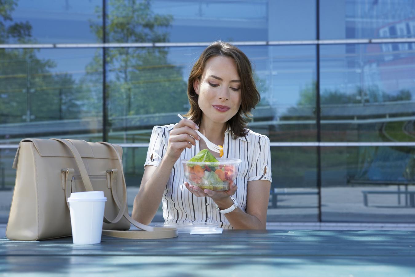 Estos alimentos que compras para "adelgazar" en realidad engordan