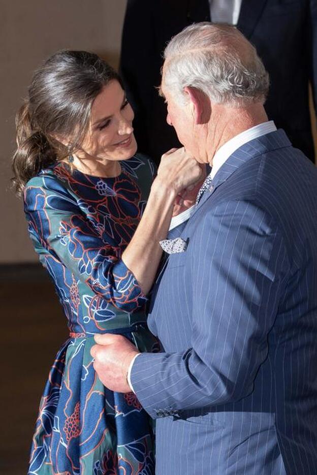 La Reina Letizia conquista Londres con su vestido más primaveral