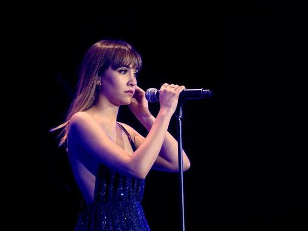 Aitana deslumbra en los premios Cadena Dial con un vestido de Rocío Osorno