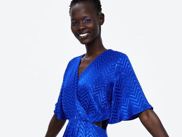 Queremos este mono con aberturas de Zara para todos nuestros 'looks' de invitada