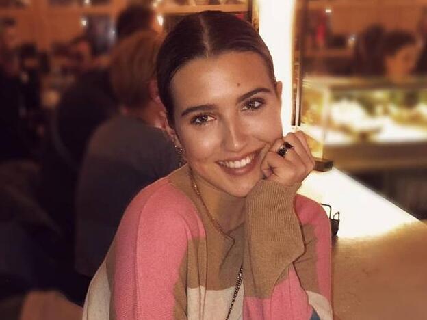 El 'look' de Alba Díaz con pantalones denim que podrás llevarte a la oficina o de fiesta