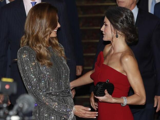 Pincha en la foto para ver los vestidos con los que Letizia presume de brazos y escote./Gtres